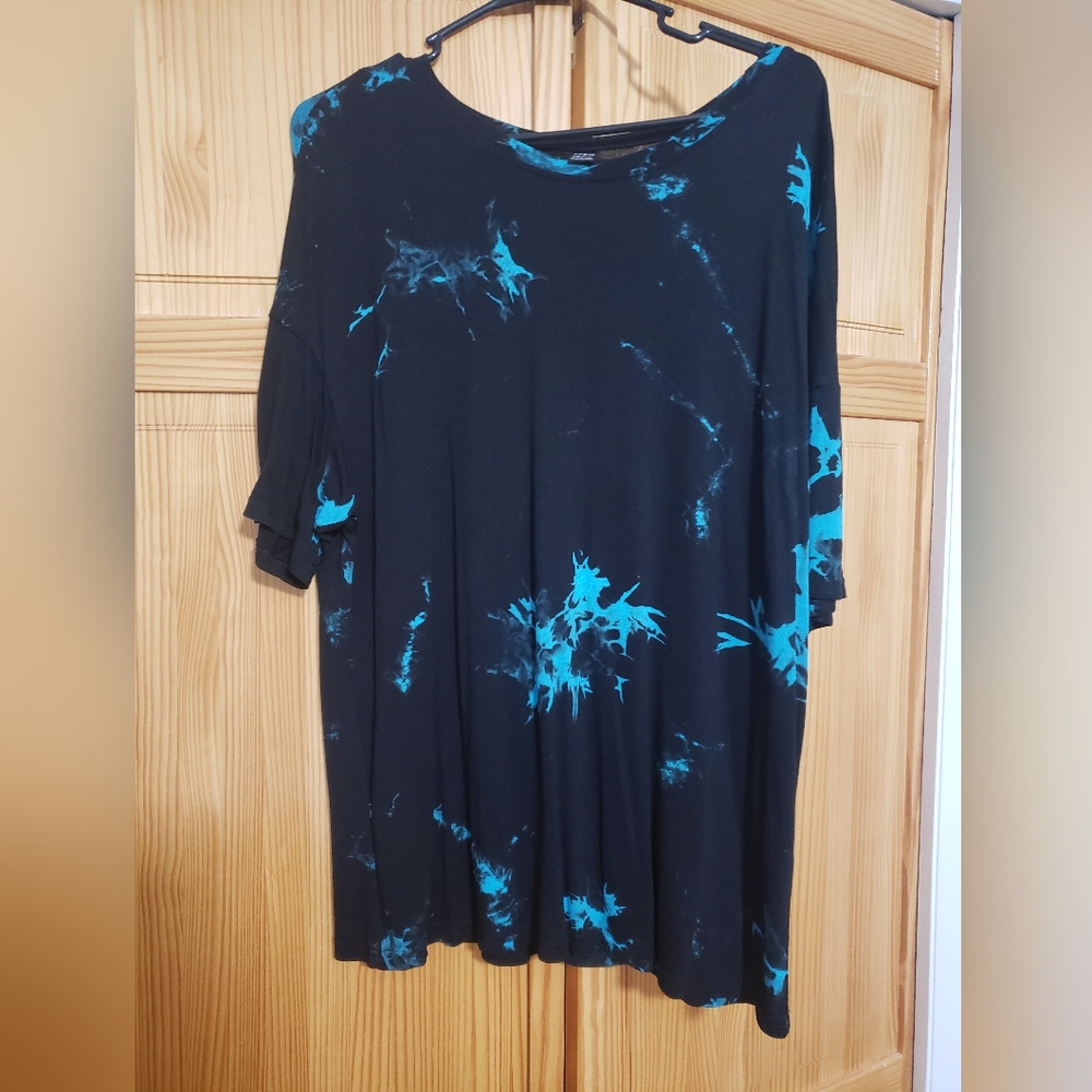 💥3/$30💥Black and Teal Tie-Dye T-Shirt